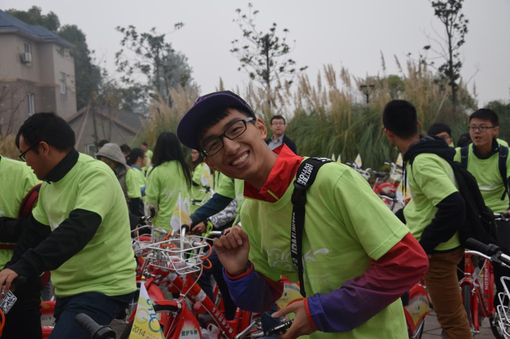 我校学子参加骑行三江两岸环保宣传志愿服务